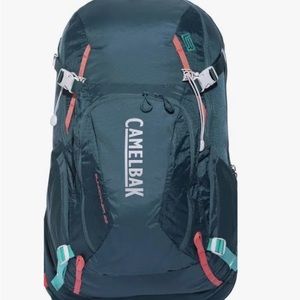CamelBak Womens Sundowner Hiking back pack
LR 22 100 oz
